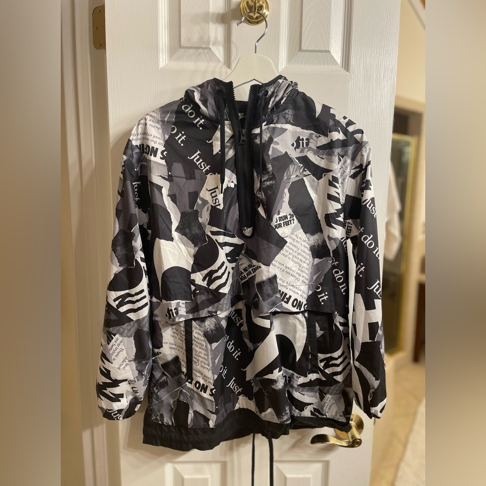 Nike wind breaker